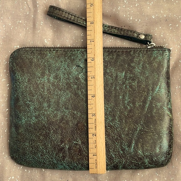 Brand New Patricia Nash Genuine Leather Tooled Turquoise Large Clutch Wristlet - Picture 5 of 12